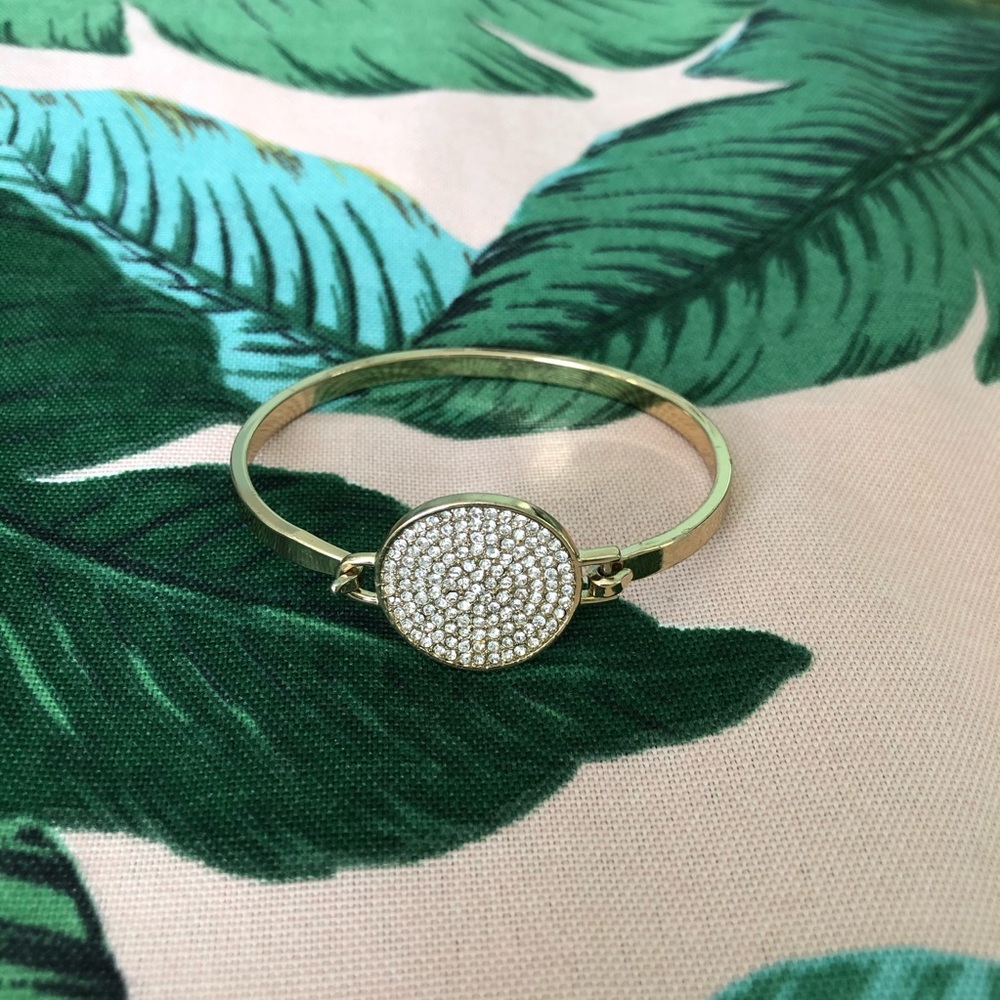 CRYSTAL PAVÉ  AND GOLD BANGLE